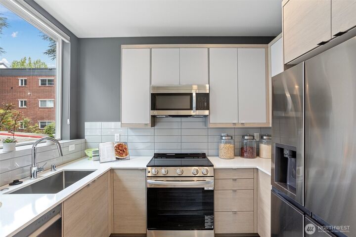 Property Photo:  2525  29th Avenue S E  WA 98144 