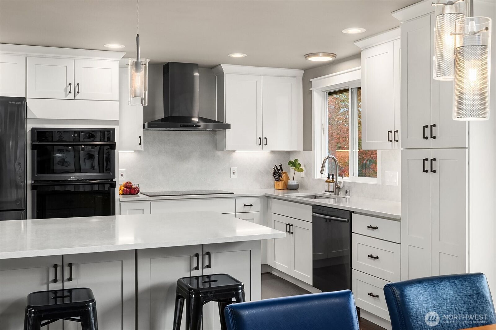 Property Photo:  4726  191st Place SE  WA 98027 