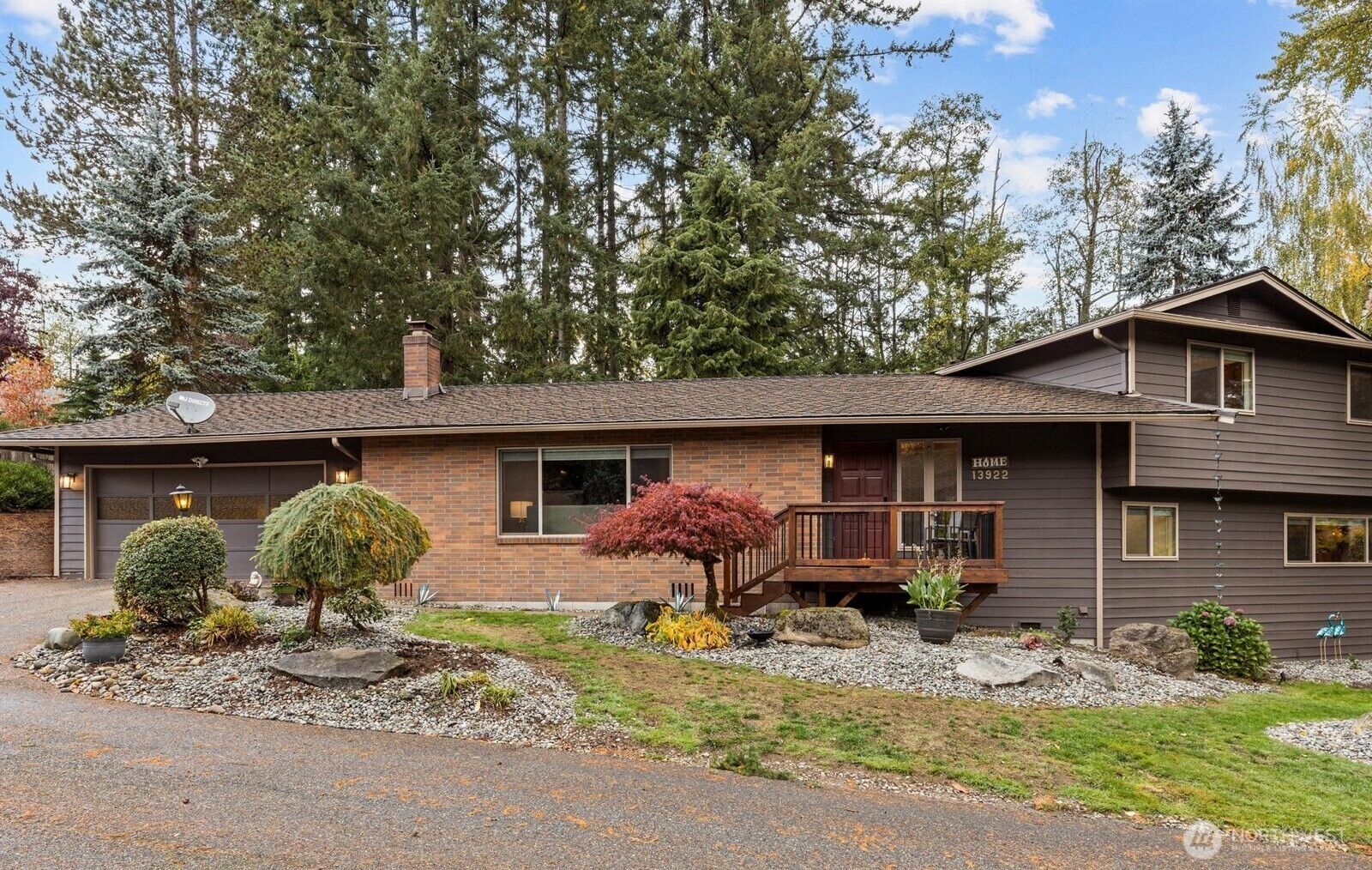 Property Photo:  13922  Manor Way  WA 98087 