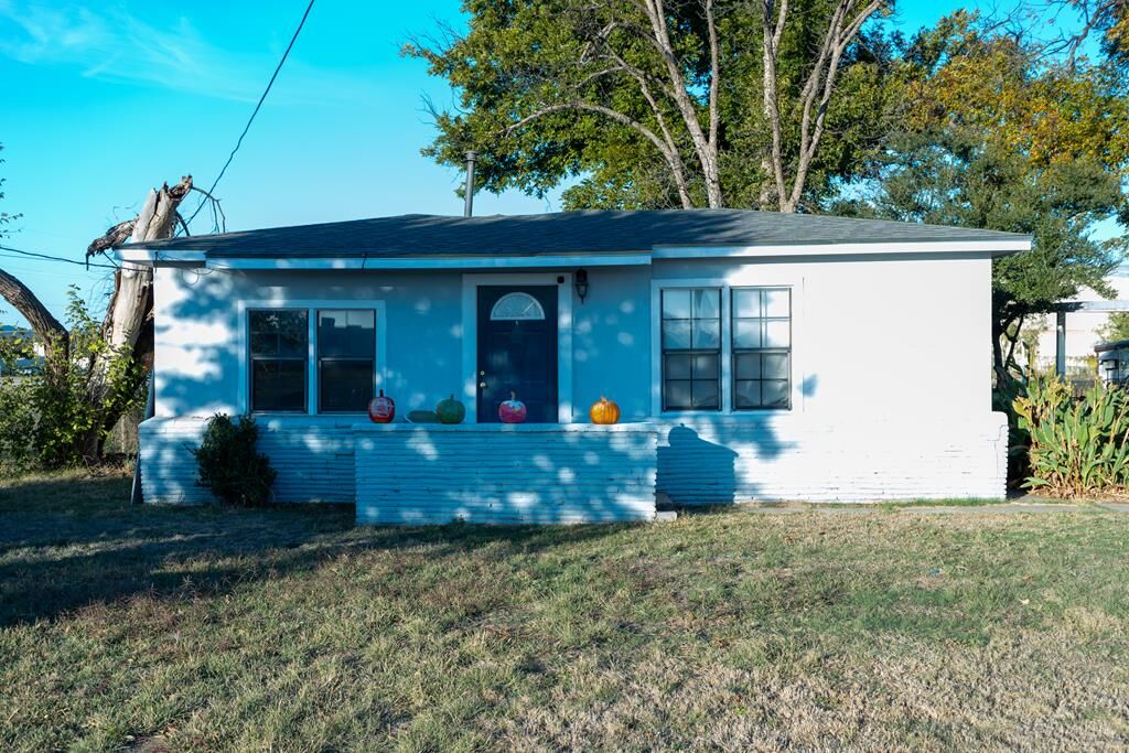 Property Photo: 109 S Hickory St TX 76821