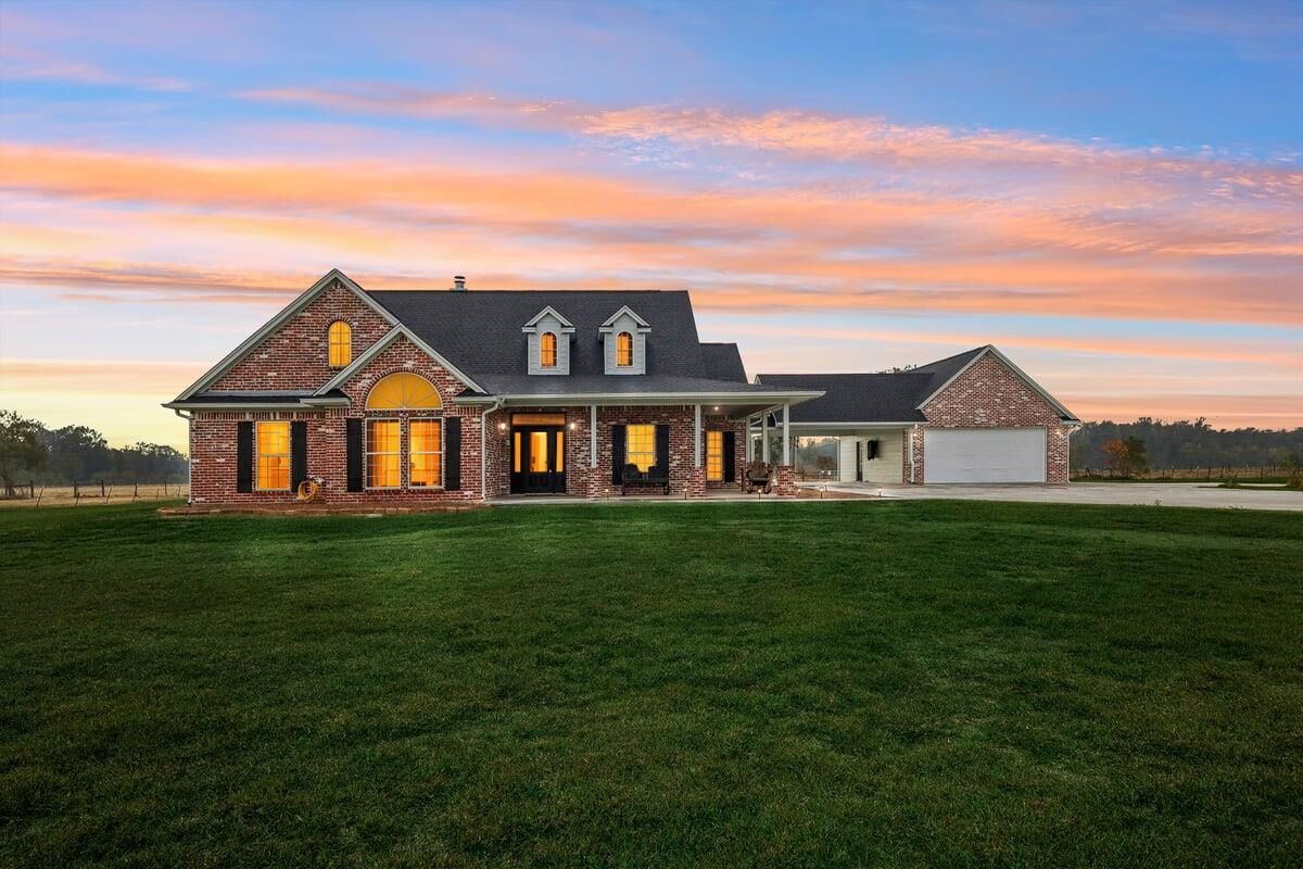 Property Photo: 10511 Bessie Heights Rd. TX 77630