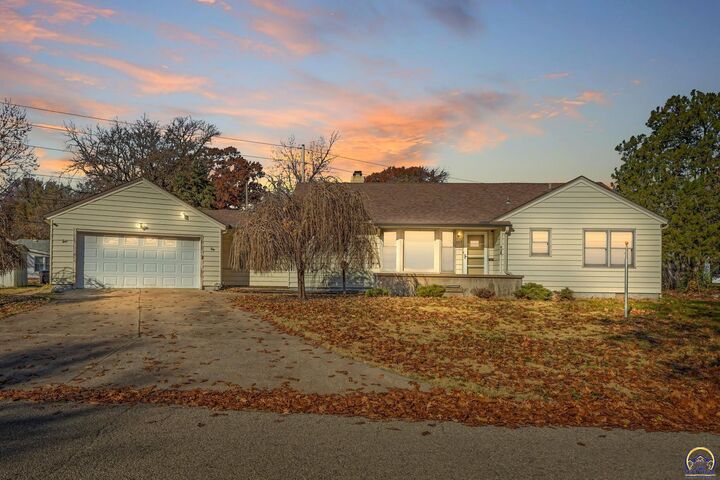 Property Photo:  1115 SW Billard Ave  KS 66604 