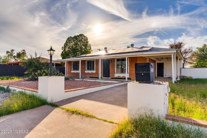 Property Photo:  2512 S Jefferson Avenue  AZ 85711 