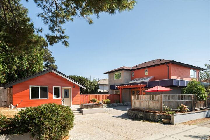 Property Photo:  1530 Brooke St  BC V8S 1M7 