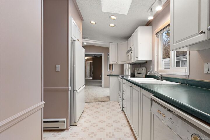 Property Photo: 7401 Central Saanich Rd 33 BC V8M 2B5