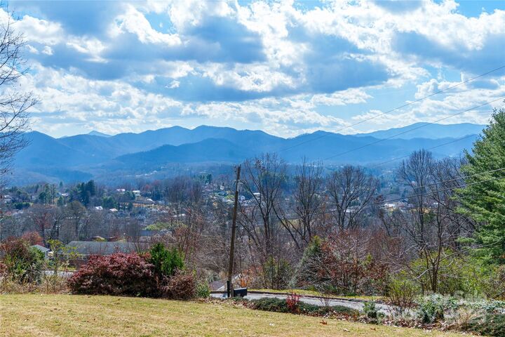 Property Photo:  112 Hy Vu Drive  NC 28716 