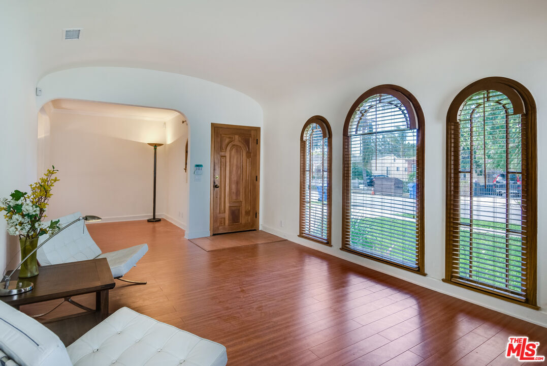 Property Photo: 4264 Mildred Ave CA 90066