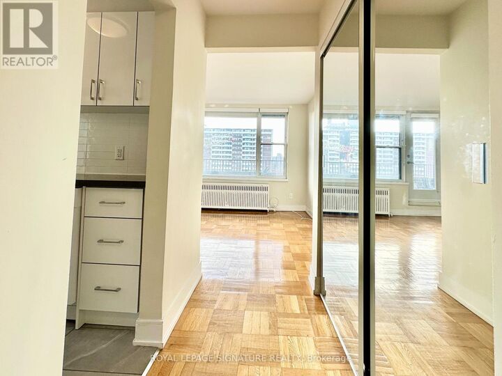 Property Photo: 1545 Bathurst Street 511 ON M5P 3H6