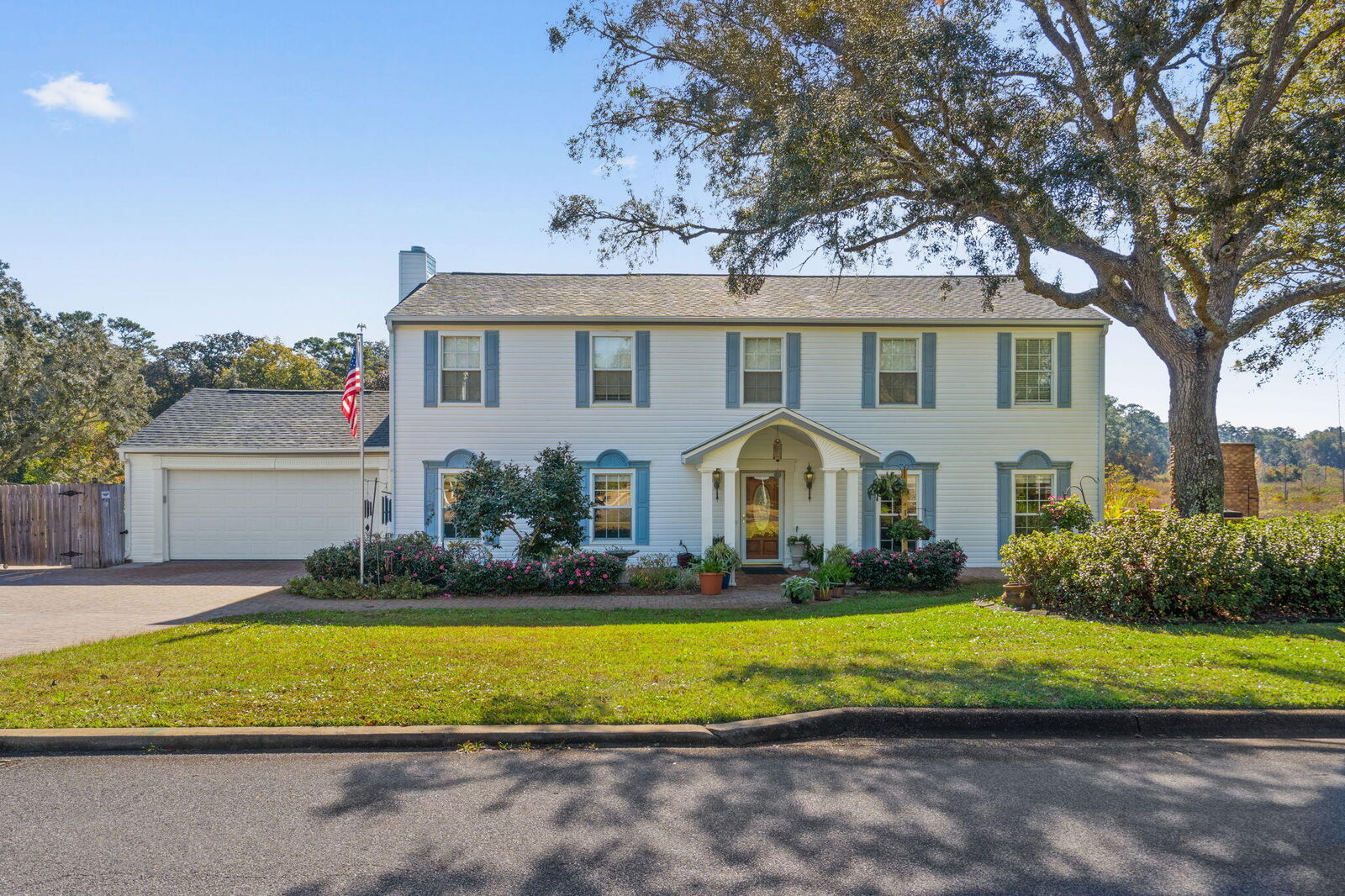 Property Photo:  302 Curacao Way  FL 32578 