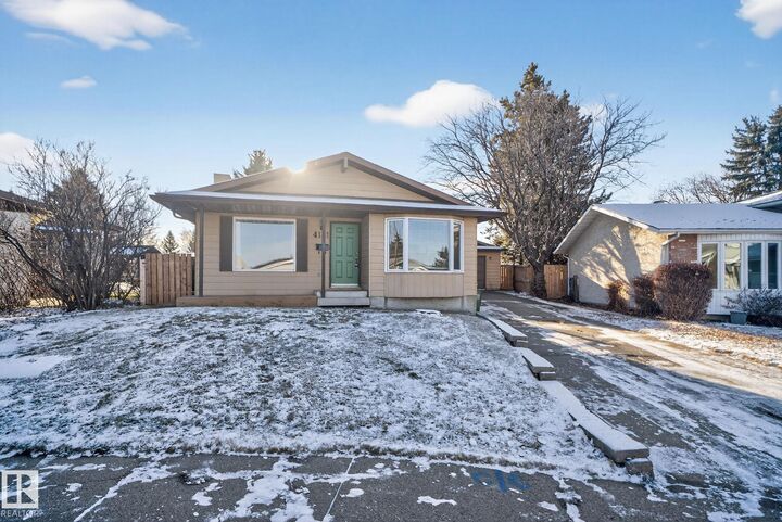 Photo de la propriété:  4111 32 Avenue NW  AB T6L 3W6 