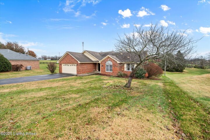 Property Photo:  213 Winding Way  KY 40065 