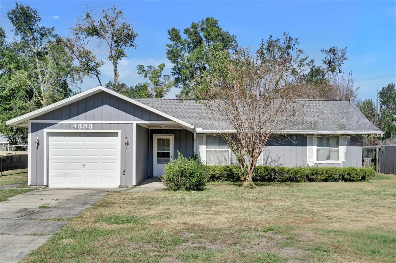 Property Photo: 4333 SE 140th Street FL 34491