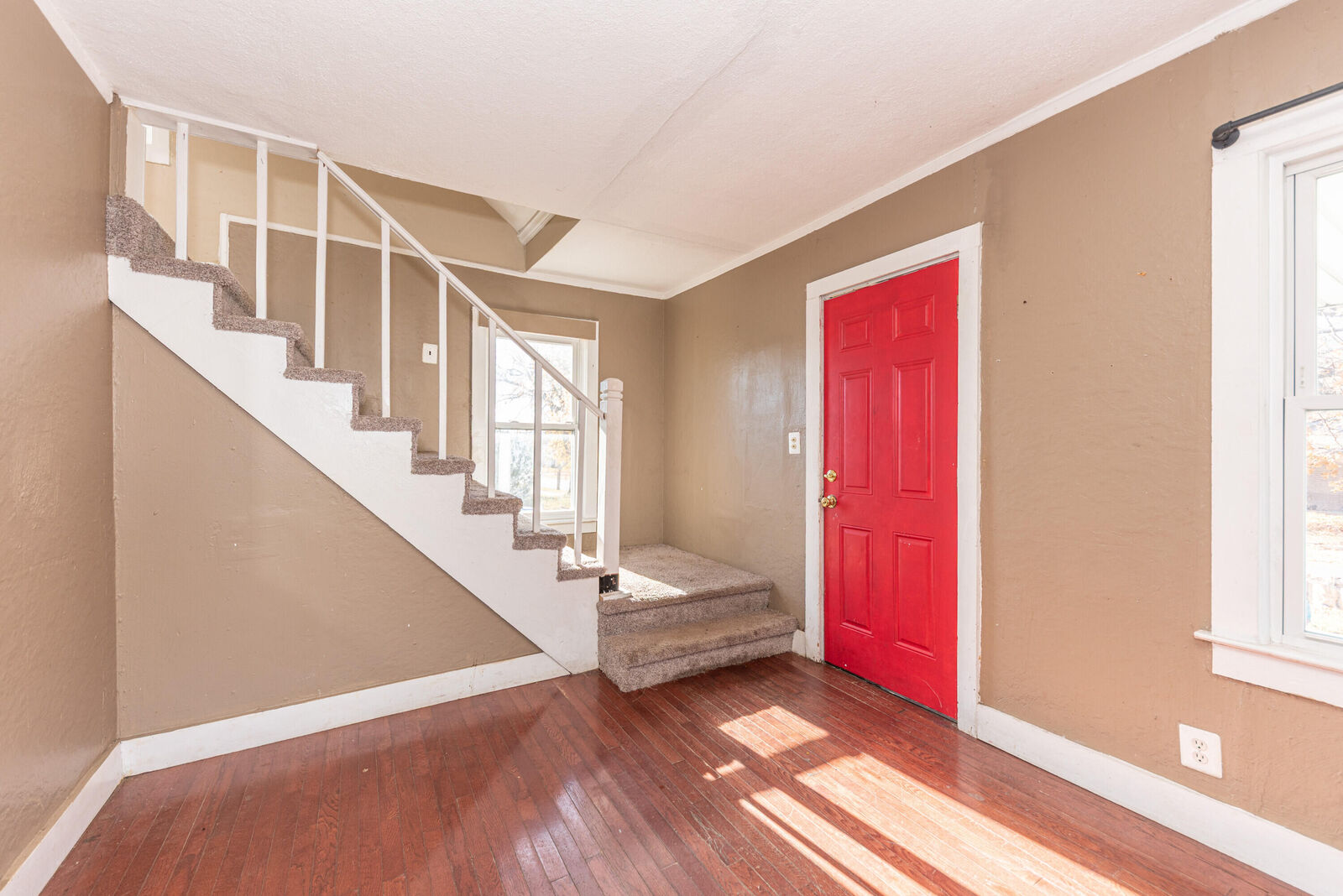 Property Photo: 525 2nd Avenue MI 48197