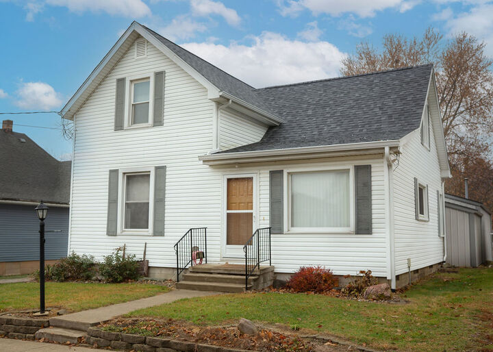 Property Photo:  305 N Green Street  IL 61561 