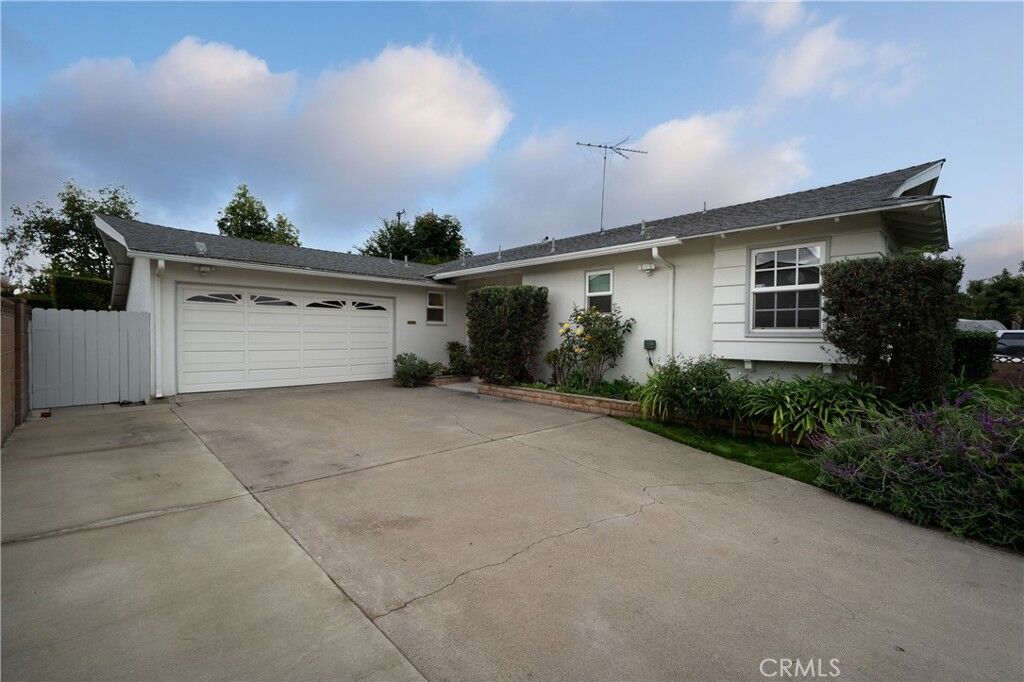 Property Photo:  1556 W Harriet Lane  CA 92802 