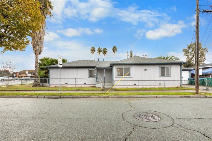 Property Photo:  480 E Monterey Avenue  CA 95204 