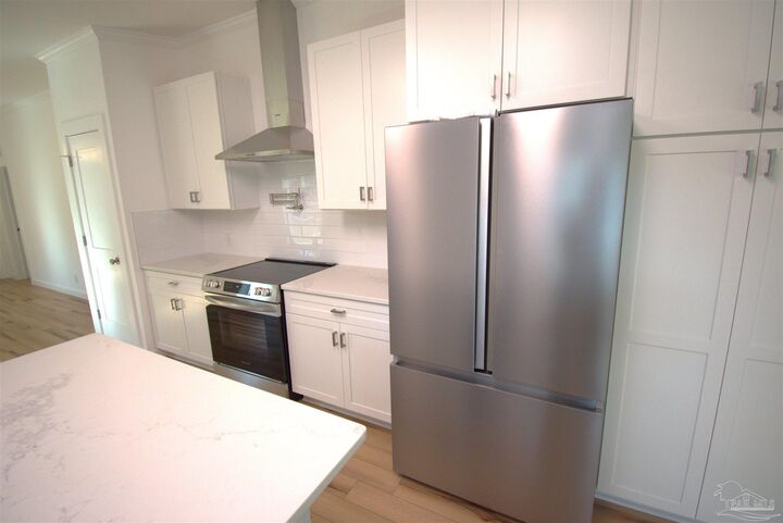 Property Photo: 7973 Malone Rd FL 32570