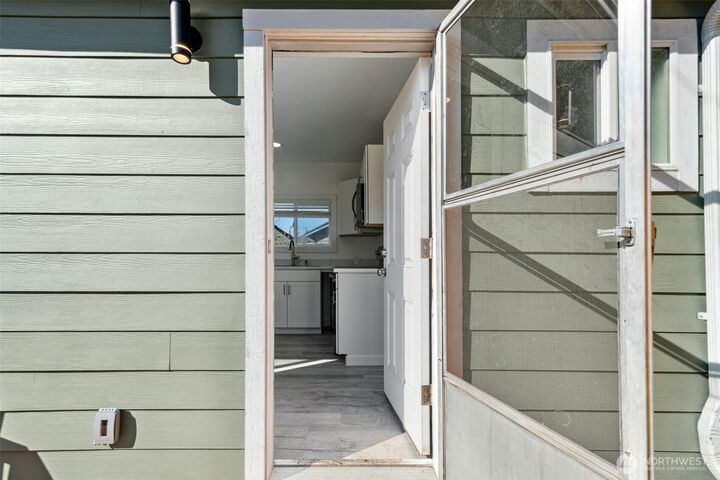 Property Photo:  1926  Colby Avenue  WA 98201 