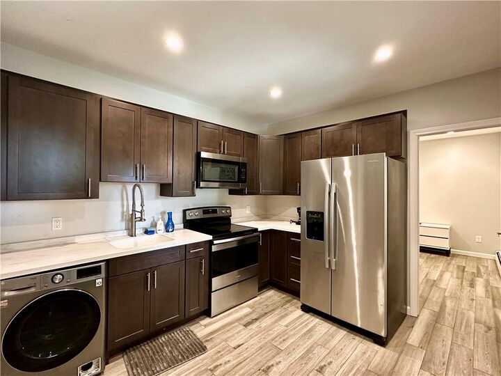 Property Photo:  29 Ann Street 3  RI 02840 