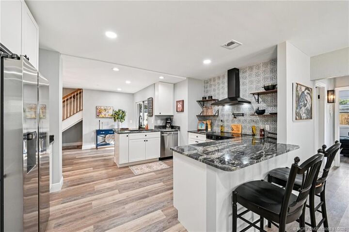 Property Photo:  605 SE Dolphin Drive  FL 34996 