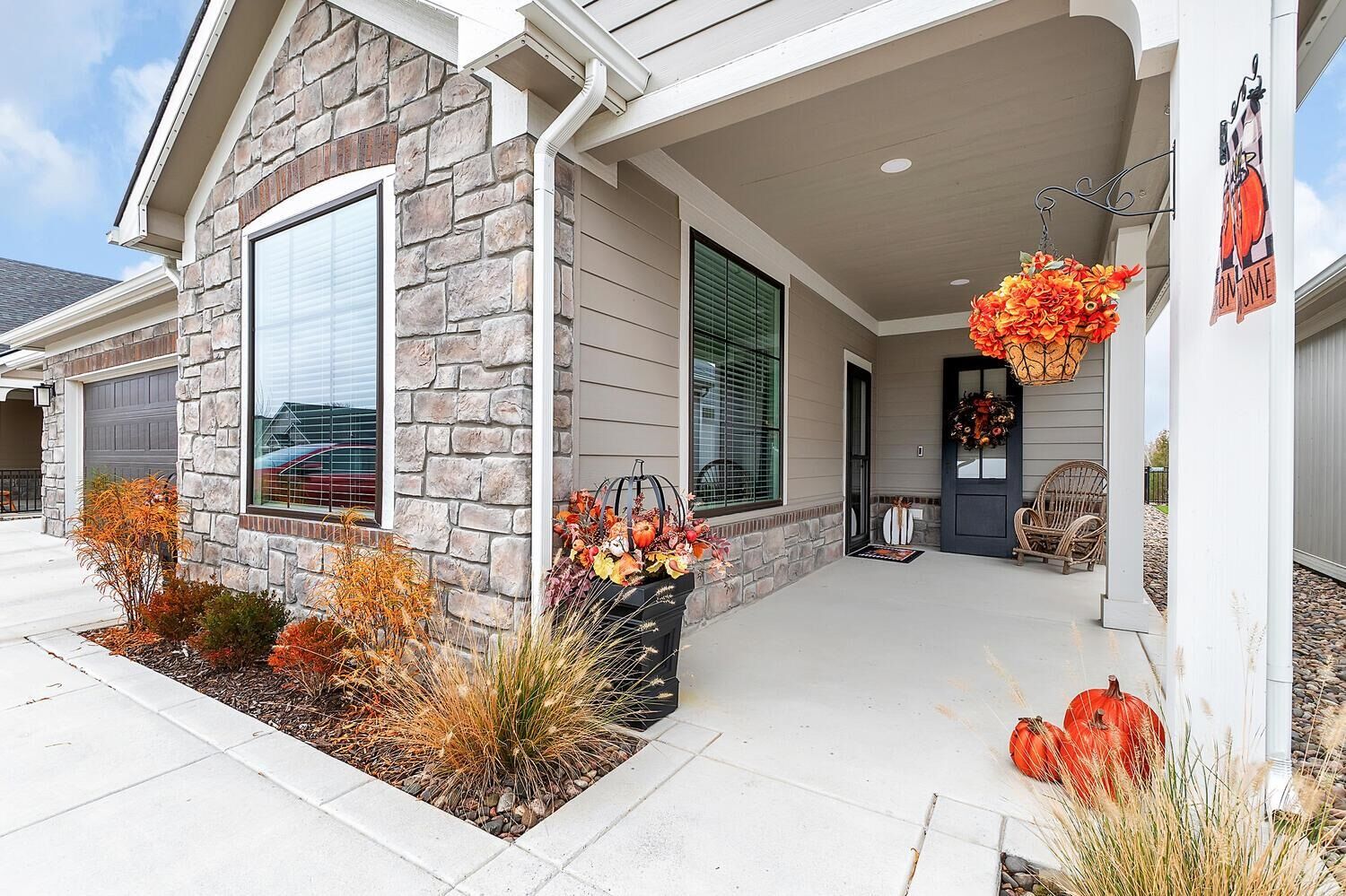 Property Photo:  1434 S Monument  KS 67235 