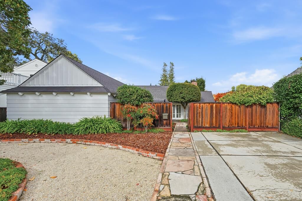 Property Photo:  20 Kent Place  CA 94301 