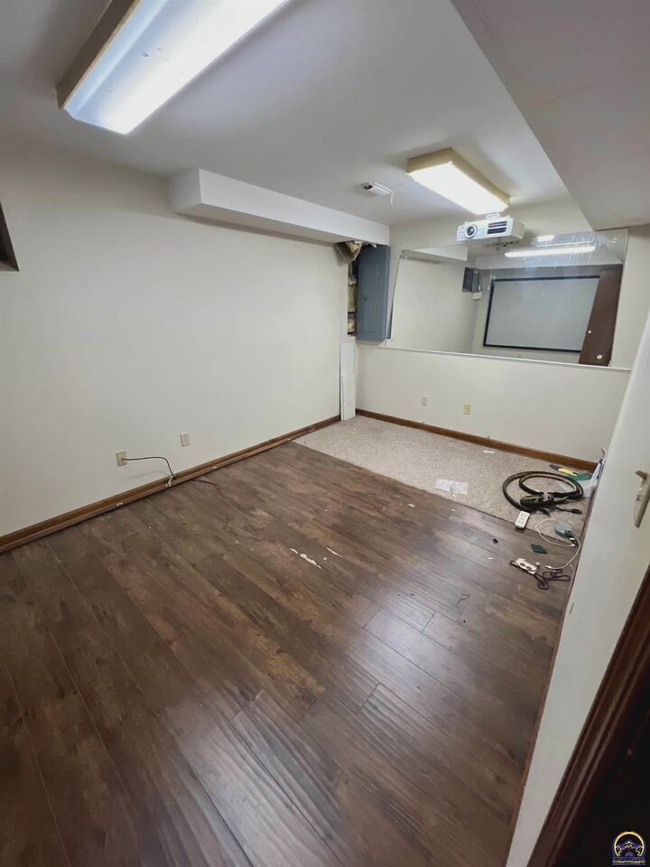 Property Photo:  3516 SW Avalon Ln  KS 66604 