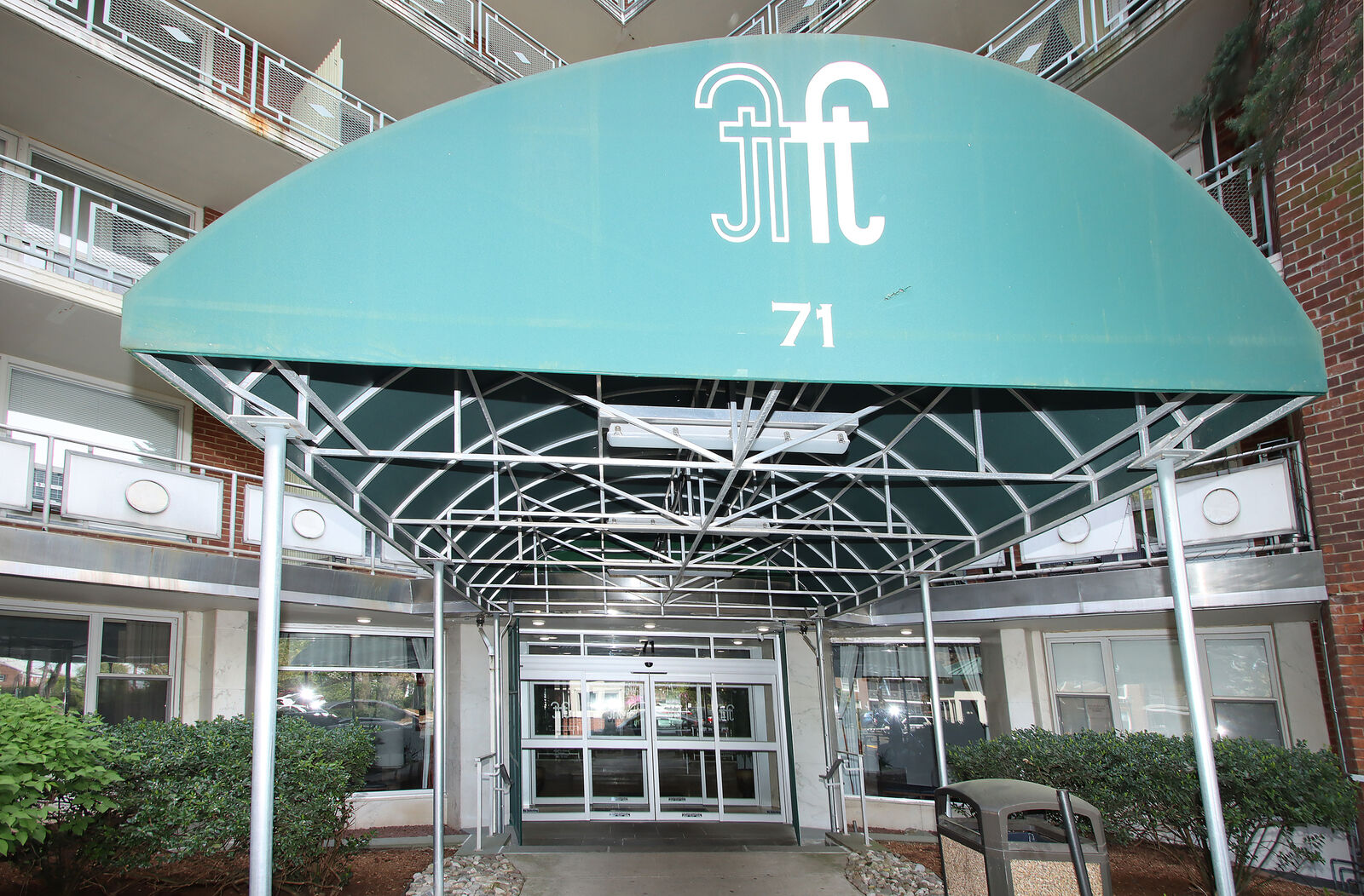 Property Photo:  71 Strawberry Hill Avenue Apt 118  CT 06902 