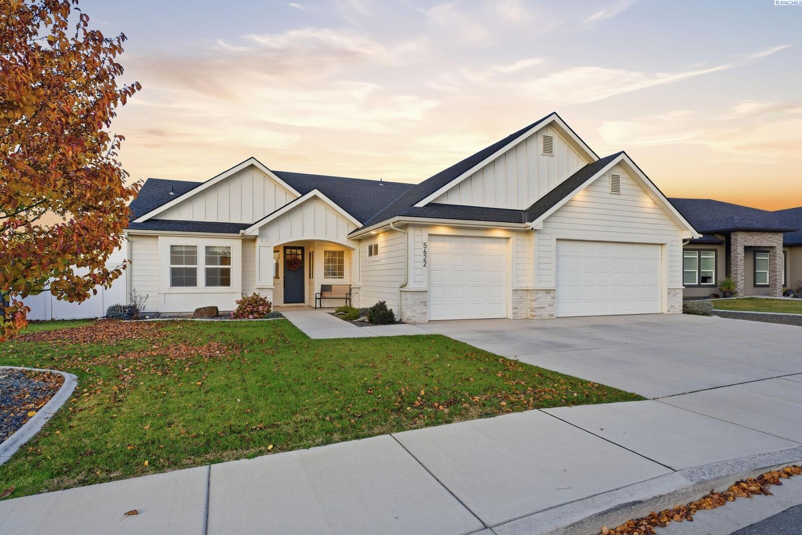 Property Photo:  5622 W 41st Ave  WA 99338 