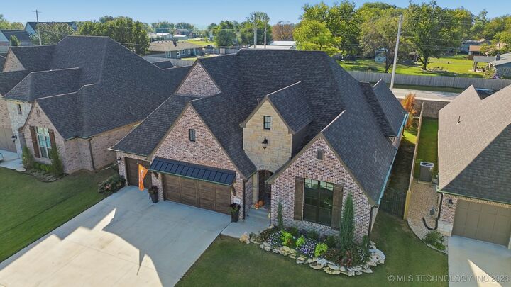 Property Photo:  14806 E 77th Street  OK 74055 