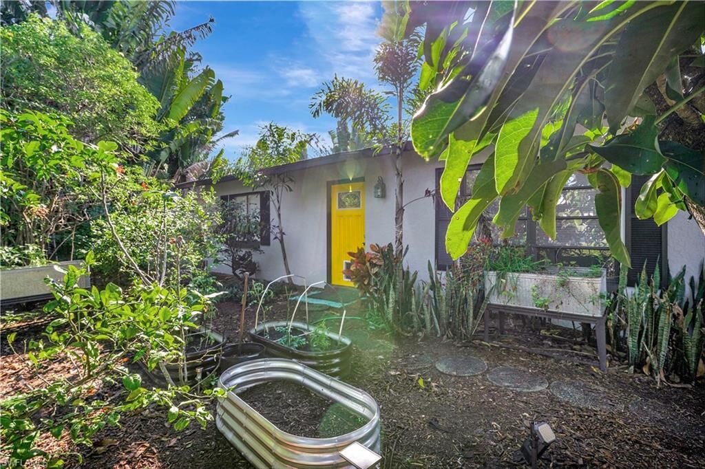 Property Photo:  5887 Kingfish Rd  FL 33922 