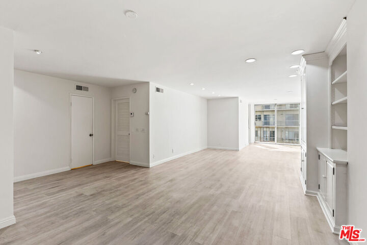 Property Photo:  10747 Wilshire Blvd  CA 90024 