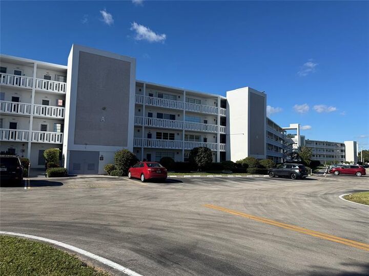 Property Photo:  2007 Ellesmere A 2007  FL 33442 