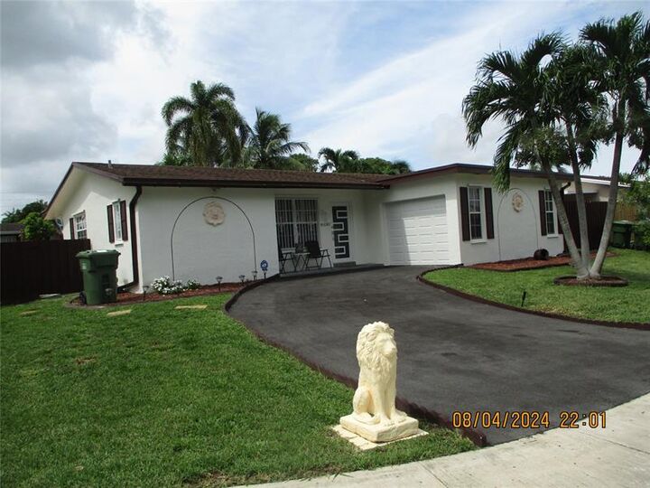 9330 NW 10 Street  Pembroke Pines FL 33024 photo
