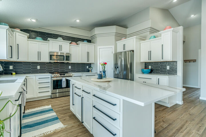 Property Photo: 1901 Oregon Drive ND 58503