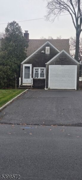 Property Photo:  7 Iroquois Rd  NJ 07016 