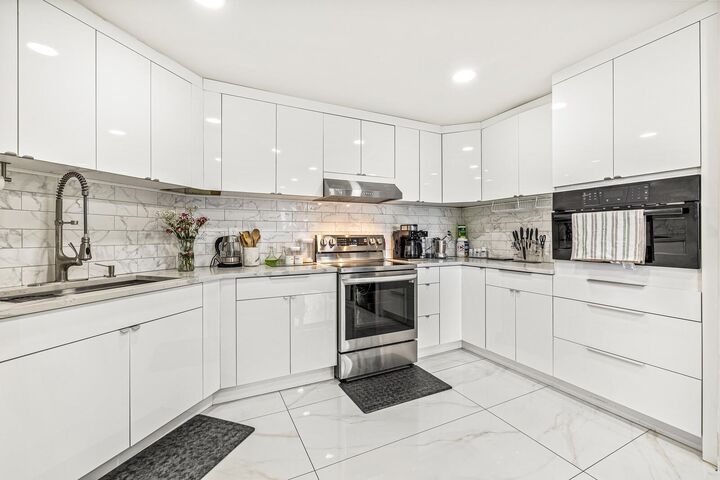 Property Photo:  427 Harmon Cove Tower 427  NJ 07094 