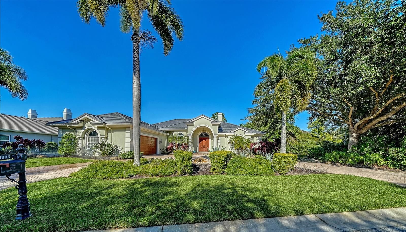 Property Photo:  6805 Chancery Place  FL 34201 