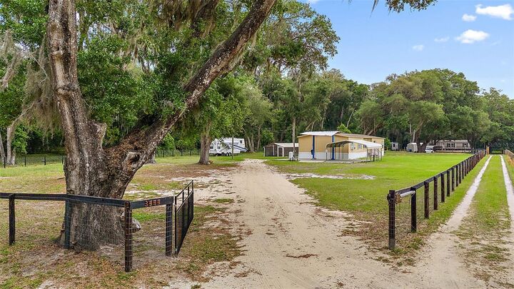 Property Photo: 3999 County Road 513 FL 34785