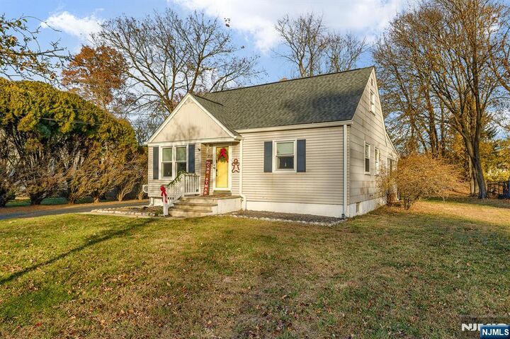 Property Photo:  207 Garden Road  NJ 07442 