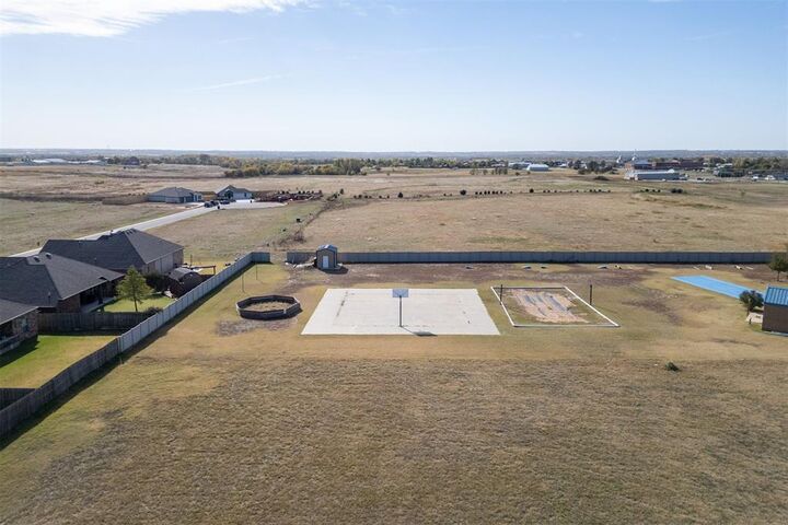 Property Photo: 1222 Burlywood Lane OK 73078