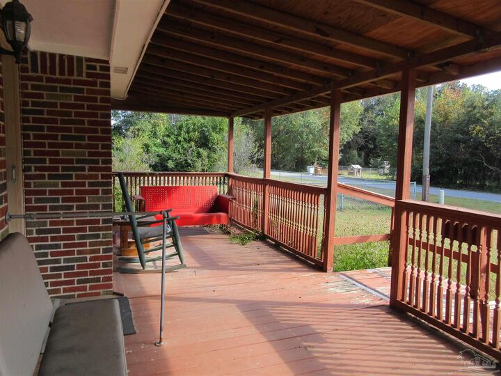 Property Photo: 4108 Charles Cir FL 32571