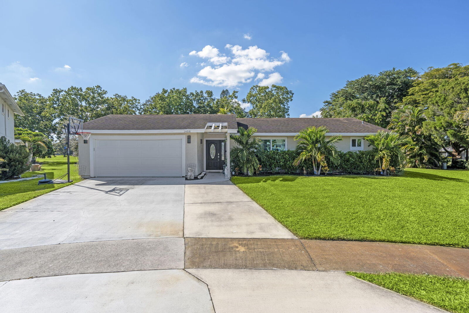 Property Photo:  1408 Old Cypress Trail  FL 33414 
