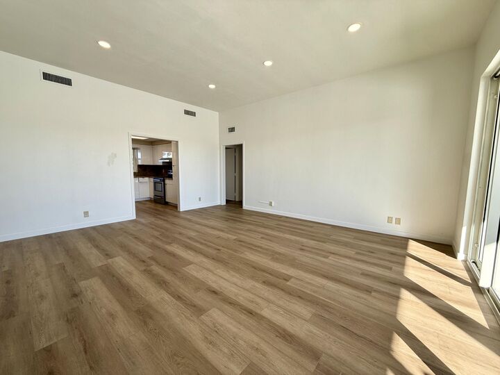 Property Photo:  1165 E Atlantic Avenue A  FL 33483 