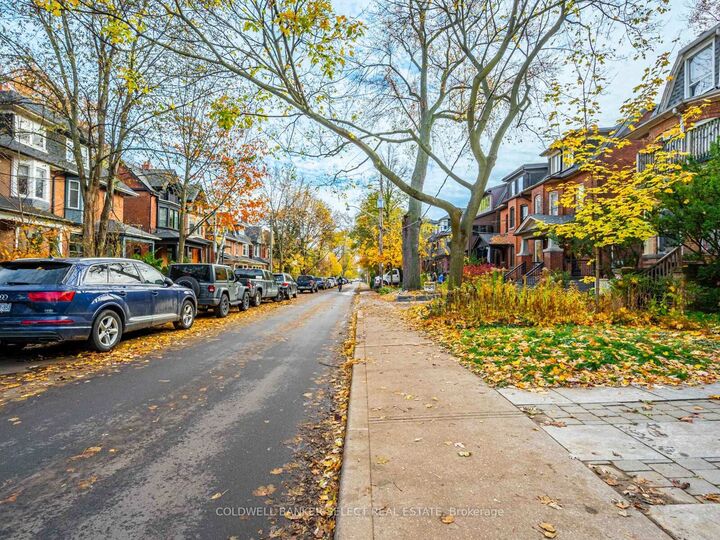 Photo de la propriété: 146 Howland Avenue ON M5R 3B5