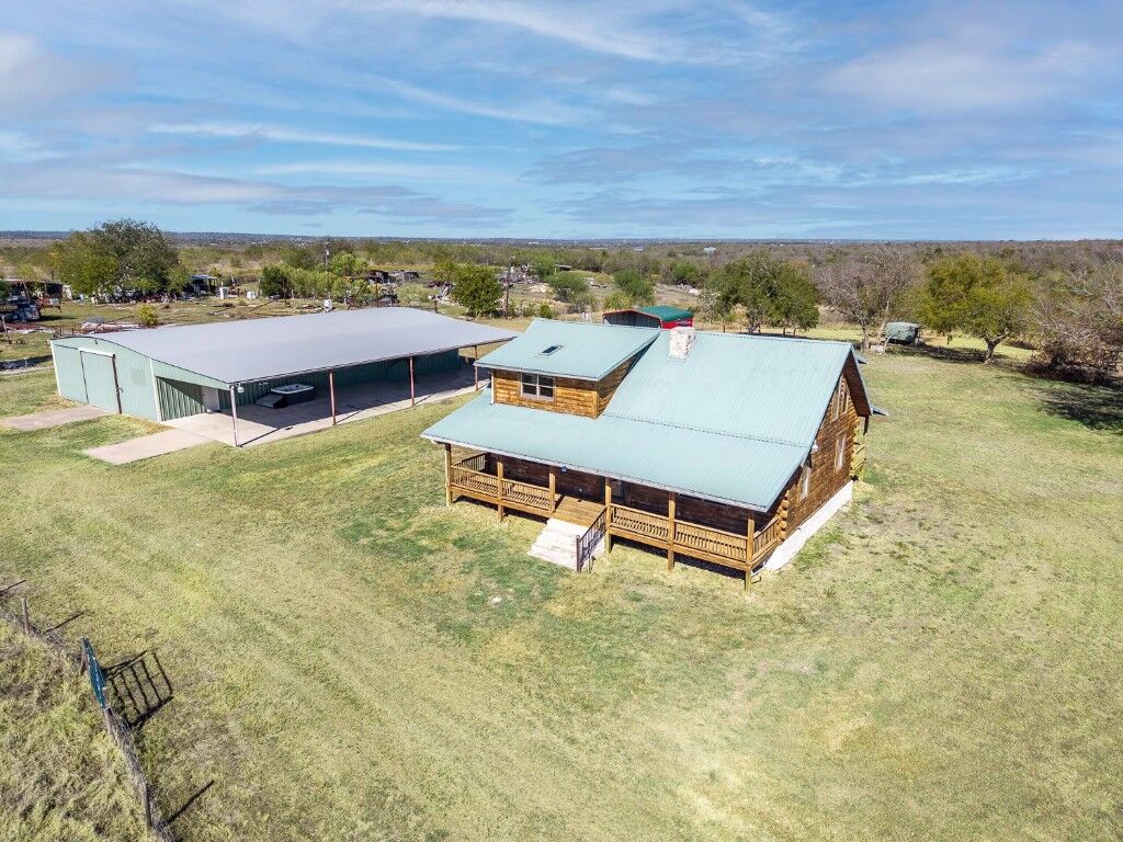 Property Photo: 350 Hillview Road TX 78616
