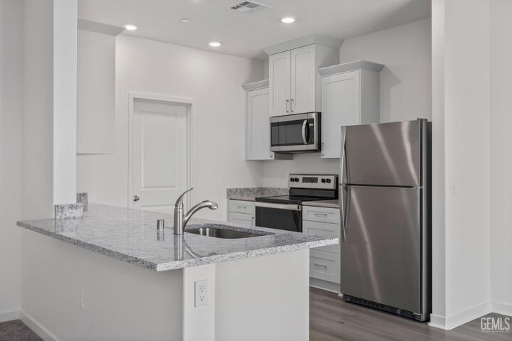 Property Photo:  7825 Ita Palm Way  CA 93313 