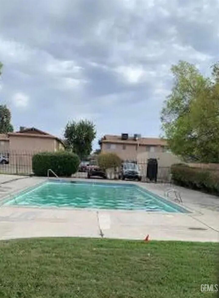 Property Photo: 3609 Sampson Court C CA 93309