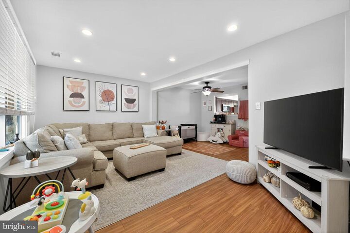 Property Photo:  309 Woodside Circle  PA 19025 