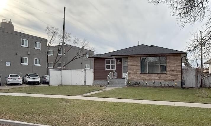 Property Photo:  1104 Atlantic Avenue  MB R2X 1M1 